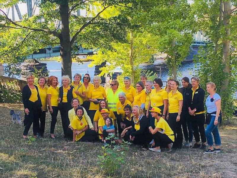 Gruppenfoto LC Berlin-Glienicker Brücke beim Benefiz Lauf